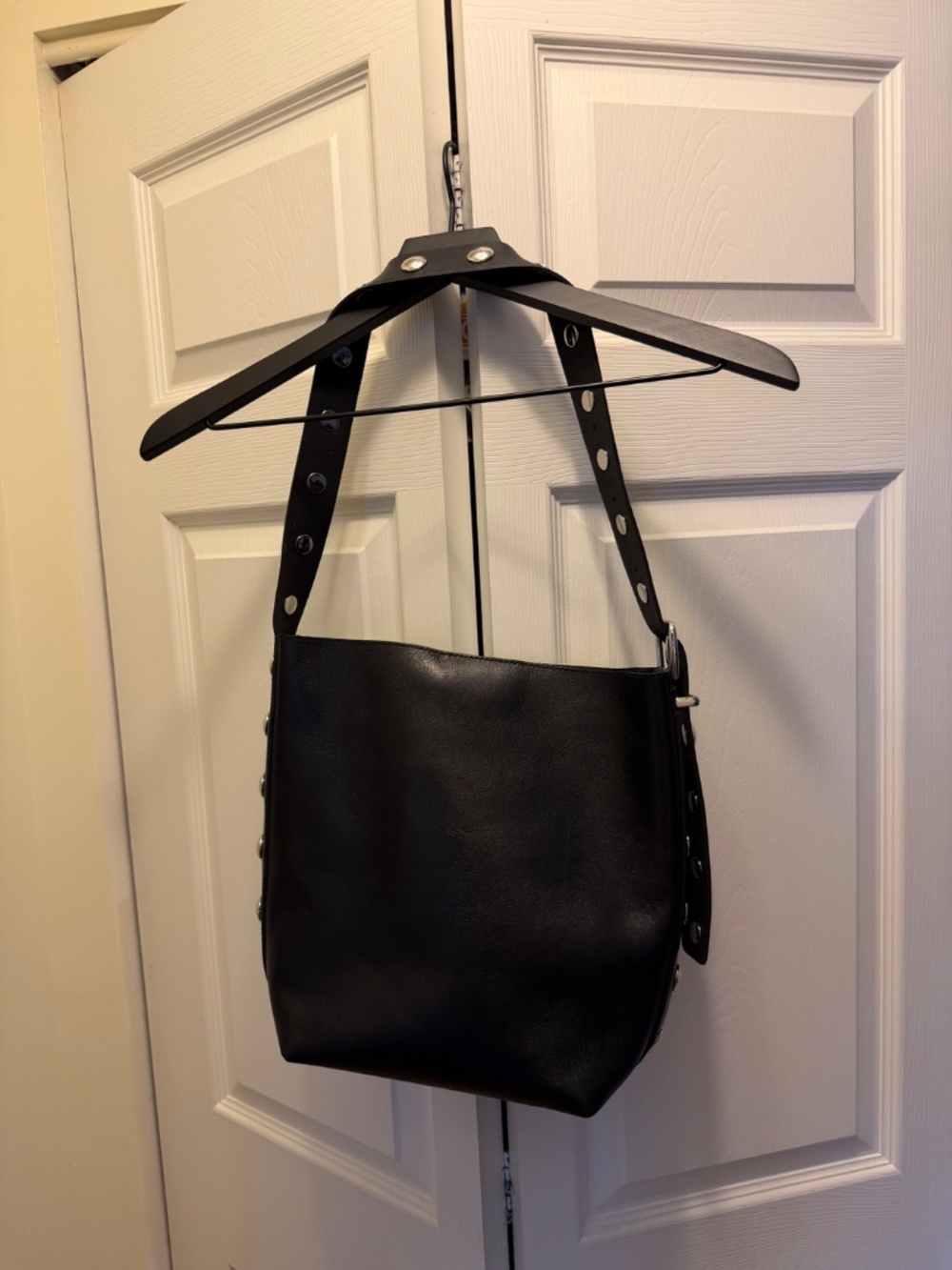 Madewell Essential Medium Bucket Tote - Studded